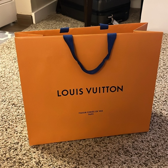 FLASH SALE!🇫🇷LOUIS VUITTON🇫🇷CROSSBODY STRAP & ROUND COIN PURSE ONLY!    NWT! - Picture 8 of 8